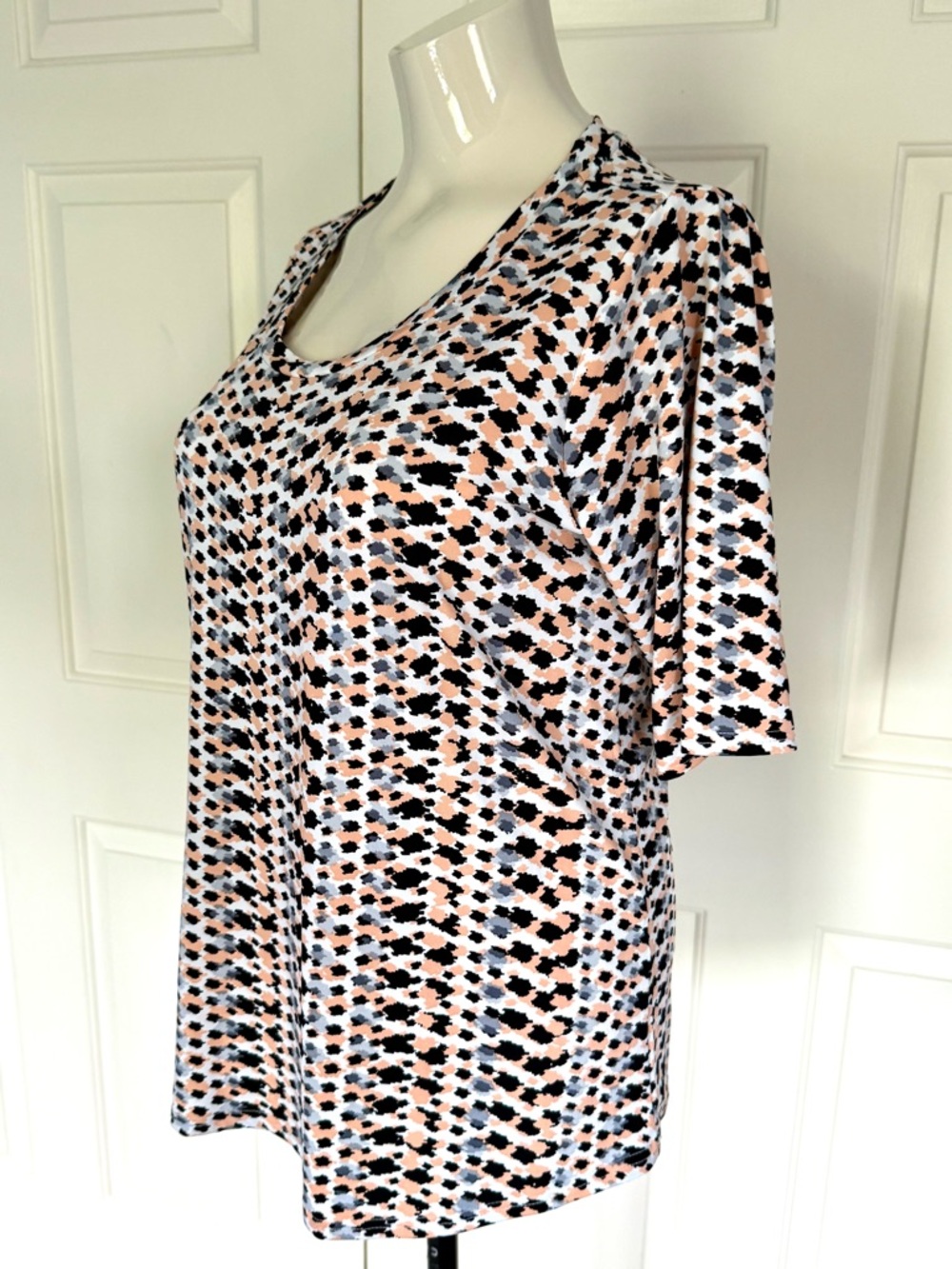 Cyrus Peach Black White Abstract Dot Scoop Neck Top